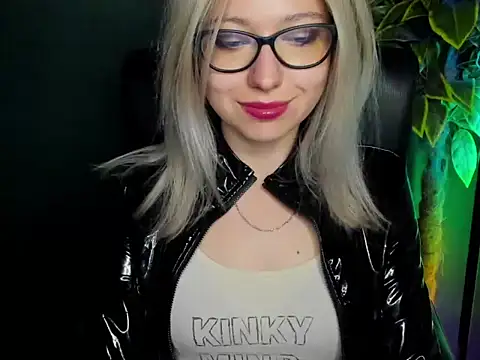 Snapshot of loveHeidi chatting on 09-29-25, 06:20 loveHeidi online show from 09-29-25, 06:20