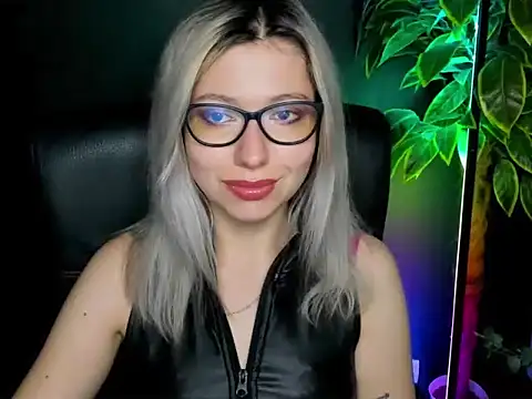 Snapshot of loveHeidi chatting on 09-16-25, 04:46 loveHeidi online show from 09-16-25, 04:46