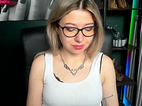 loveHeidi online show from 07-15-26, 04:30