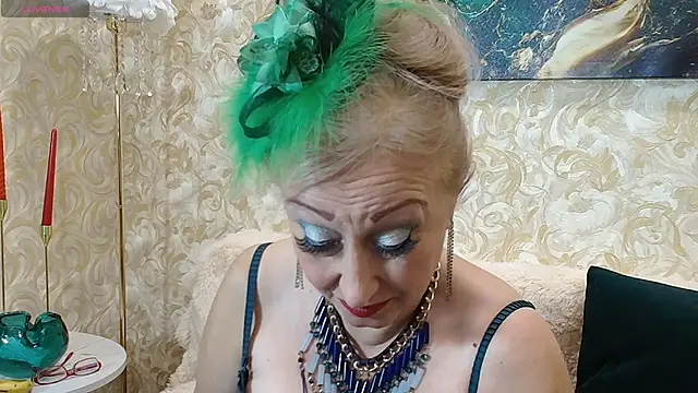  Sara  Smith  online show from 10-29-25, 07:07