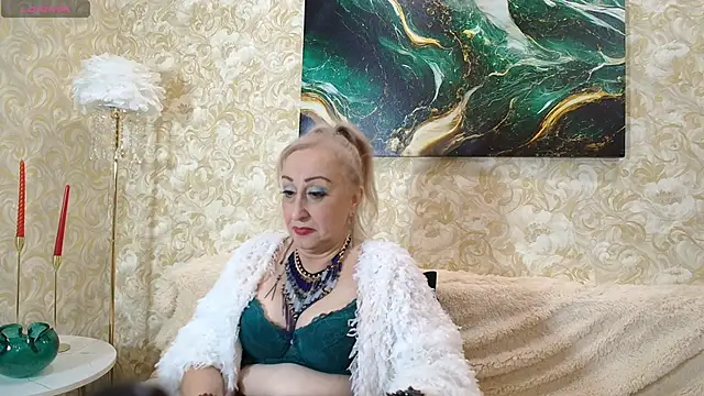 Snapshot of _Sara__Smith_ chatting on 10-16-25, 08:00  Sara  Smith  online show from 10-16-25, 08:00