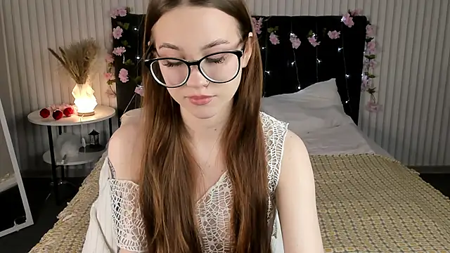 Dolly Gleam online show from 10-11-25, 03:07