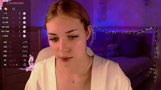 Snapshot of Leila_Vanilla chatting on 10-07-25, 04:30 Leila Vanilla online show from 10-07-25, 04:30