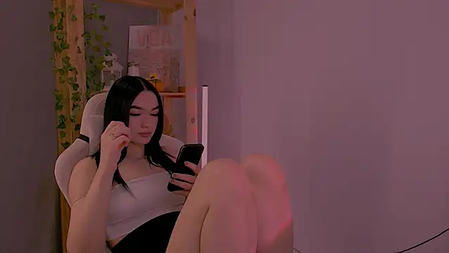 MonicaTess online show from 10-17-25, 04:16