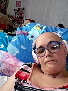 Snapshot of Yarry40 chatting on 06-12-26, 02:15 Yarry40 online show from 06-12-26, 02:15