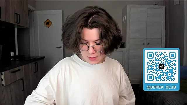 Snapshot of Derek_Shameless chatting on 05-10-26, 06:32 Derek Shameless online show from 05-10-26, 06:32