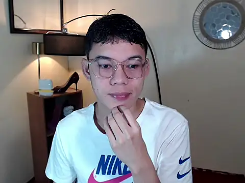 Snapshot of keirflorianxx chatting on 10-06-25, 03:02 keirflorianxx online show from 10-06-25, 03:02