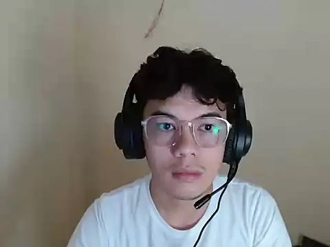 Snapshot of keirflorianxx chatting on 09-18-25, 02:31 keirflorianxx online show from 09-18-25, 02:31