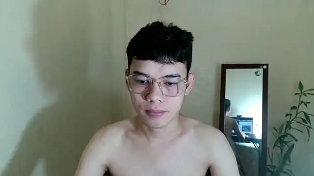 Snapshot of keirflorianxx chatting on 10-23-25, 01:04 keirflorianxx online show from 10-23-25, 01:04