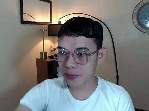 Snapshot of keirflorianxx chatting on 10-01-25, 11:19 keirflorianxx online show from 10-01-25, 11:19
