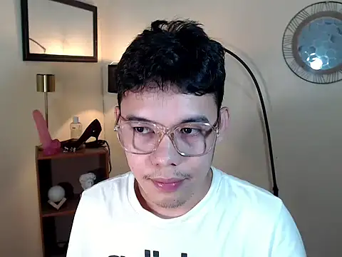Snapshot of keirflorianxx chatting on 10-18-25, 02:02 keirflorianxx online show from 10-18-25, 02:02