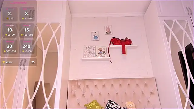 nooniemoon online show from 10-25-25, 03:17