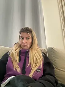 Snapshot of DesireDaisy chatting on 09-16-25, 10:05 DesireDaisy online show from 09-16-25, 10:05