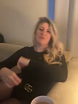 Snapshot of DesireDaisy chatting on 09-18-25, 06:33 DesireDaisy online show from 09-18-25, 06:33