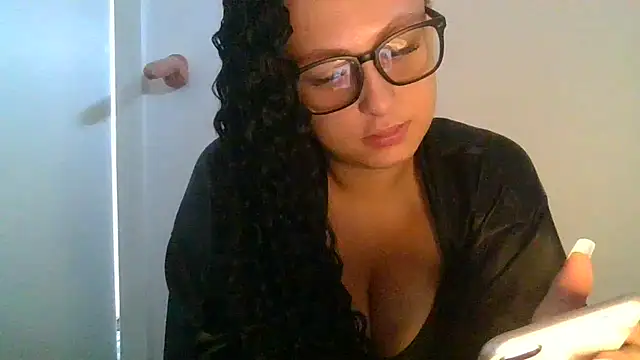 Snapshot of Welsh_Maya19X chatting on 10-16-25, 11:51 Welsh Maya19X online show from 10-16-25, 11:51