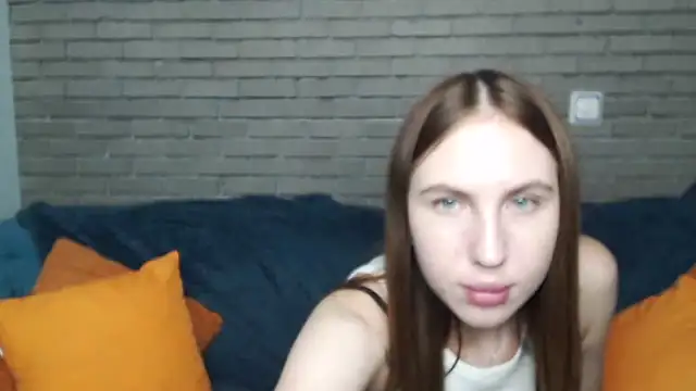 Snapshot of MellinGiG chatting on 10-13-25, 05:14 MellinGiG online show from 10-13-25, 05:14