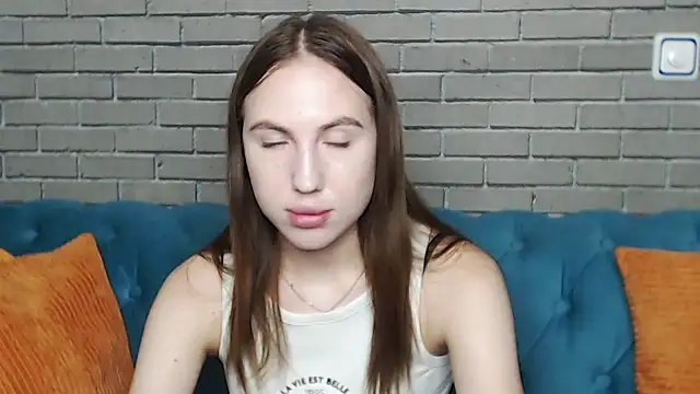 Snapshot of MellinGiG chatting on 09-15-25, 04:57 MellinGiG online show from 09-15-25, 04:57