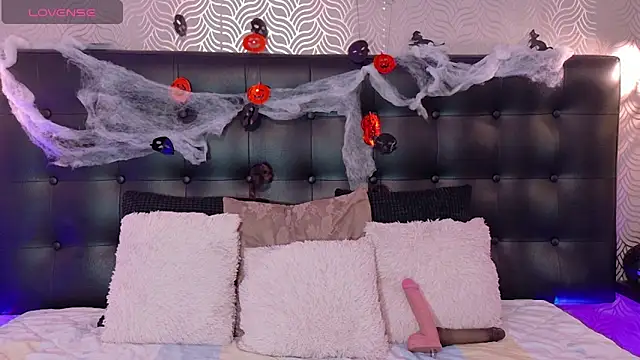 NaiaraMasson  online show from 10-27-25, 12:28