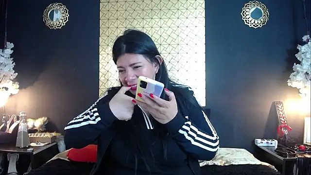 Snapshot of kinky_momm chatting on 05-12-26, 01:50 kinky momm online show from 05-12-26, 01:50