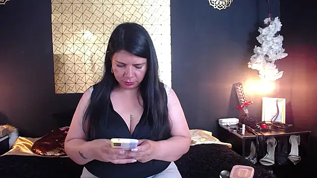 Snapshot of kinky_momm chatting on 05-08-26, 06:45 kinky momm online show from 05-08-26, 06:45