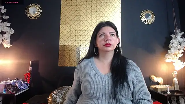 kinky momm online show from 11-28-25, 01:44