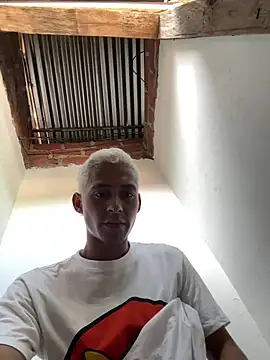 Boy hot- online show from 03-11-26, 06:35