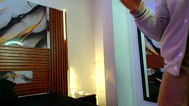 Evelin thompsson online show from 11-19-25, 03:06