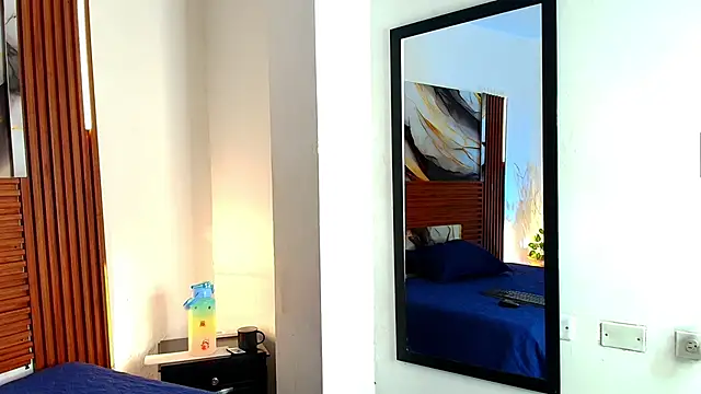 Evelin thompsson online show from 11-25-25, 03:18