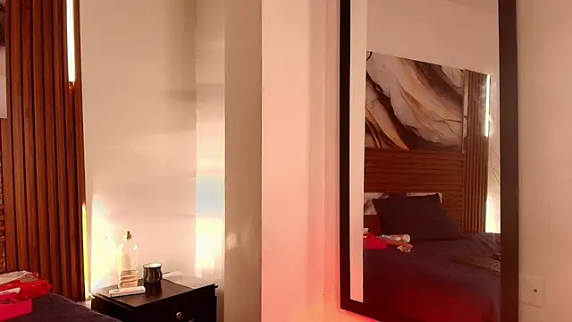 Evelin thompsson online show from 10-28-25, 03:40