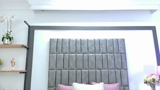 Snapshot of Skyler_Fox_ chatting on 06-05-26, 08:47 Skyler Fox online show from 06-05-26, 08:47