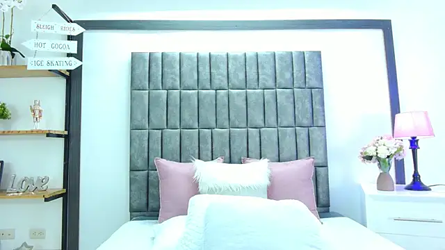 Skyler Fox  online show from 01-10-26, 08:37