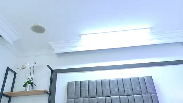 Snapshot of Skyler_Fox_ chatting on 04-21-26, 01:42 Skyler Fox online show from 04-21-26, 01:42