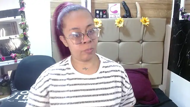 Snapshot of MIA__SPENCER chatting on 10-06-25, 05:02 MIA SPENCER online show from 10-06-25, 05:02