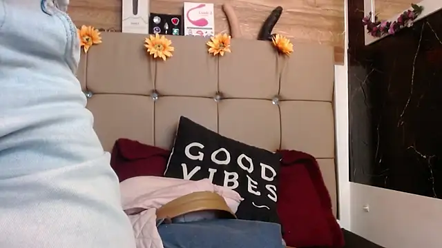 Snapshot of MIA__SPENCER chatting on 02-26-26, 12:05 MIA SPENCER online show from 02-26-26, 12:05