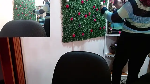 Snapshot of MIA__SPENCER chatting on 09-12-25, 12:05 MIA SPENCER online show from 09-12-25, 12:05