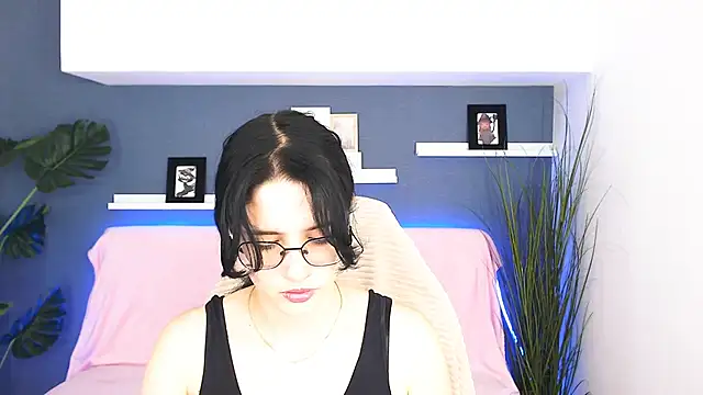 Snapshot of Charming_Mysteriousss chatting on 10-13-25, 12:40 Charming Mysteriousss online show from 10-13-25, 12:40
