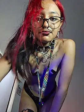 Snapshot of carolinerue chatting on 02-28-26, 07:46 carolinerue online show from 02-28-26, 07:46