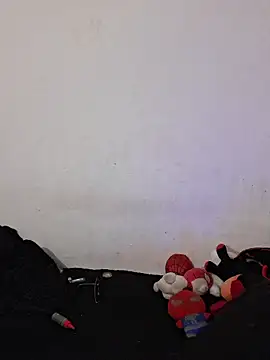 Snapshot of carolinerue chatting on 05-20-26, 02:08 carolinerue online show from 05-20-26, 02:08