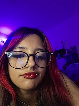Snapshot of carolinerue chatting on 04-27-26, 11:52 carolinerue online show from 04-27-26, 11:52