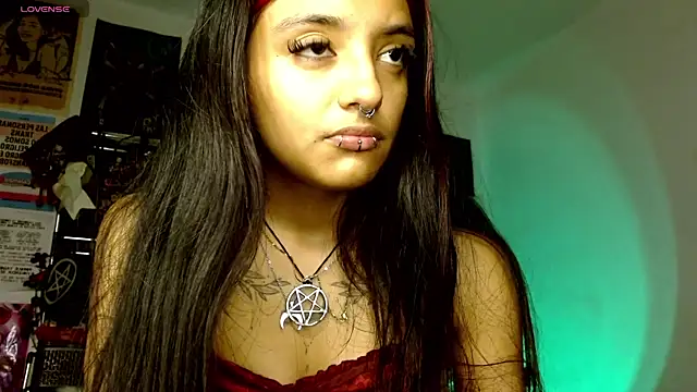 Snapshot of carolinerue chatting on 04-30-26, 08:32 carolinerue online show from 04-30-26, 08:32