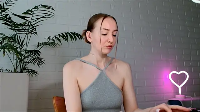 Snapshot of WhitePrincessLuna chatting on 06-19-26, 01:06 WhitePrincessLuna online show from 06-19-26, 01:06