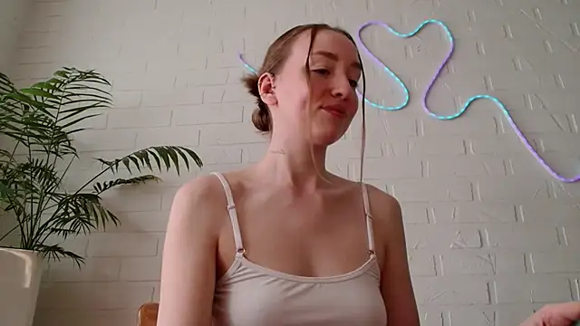 Snapshot of WhitePrincessLuna chatting on 05-08-26, 01:04 WhitePrincessLuna online show from 05-08-26, 01:04