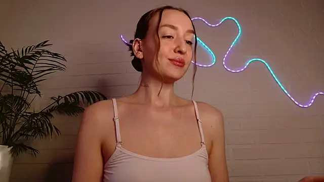 WhitePrincessLuna online show from 04-10-26, 02:13