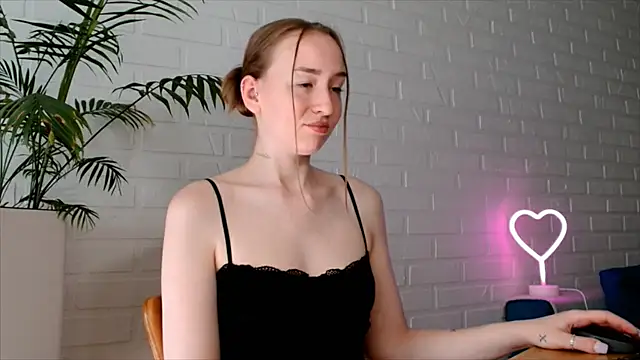 Snapshot of WhitePrincessLuna chatting on 07-06-26, 12:34 WhitePrincessLuna online show from 07-06-26, 12:34