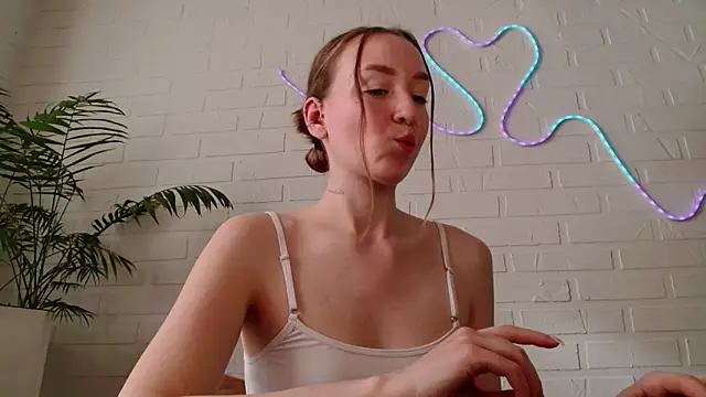 Snapshot of WhitePrincessLuna chatting on 05-11-26, 02:45 WhitePrincessLuna online show from 05-11-26, 02:45