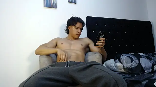 Snapshot of adriel_escalante chatting on 11-25-25, 03:29 adriel escalante online show from 11-25-25, 03:29