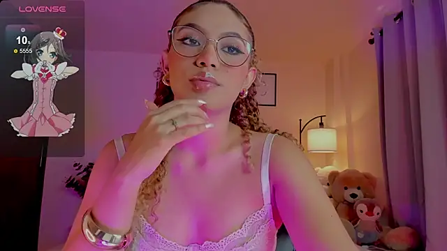 Snapshot of OxanaFedorova1- chatting on 06-08-26, 07:25 OxanaFedorova1- online show from 06-08-26, 07:25
