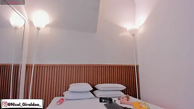 Snapshot of nicol_giraldoo chatting on 02-20-26, 06:19 nicol giraldoo online show from 02-20-26, 06:19