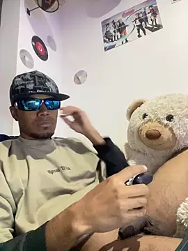 Snapshot of Teito69 chatting on 09-15-25, 02:01 Teito69 online show from 09-15-25, 02:01