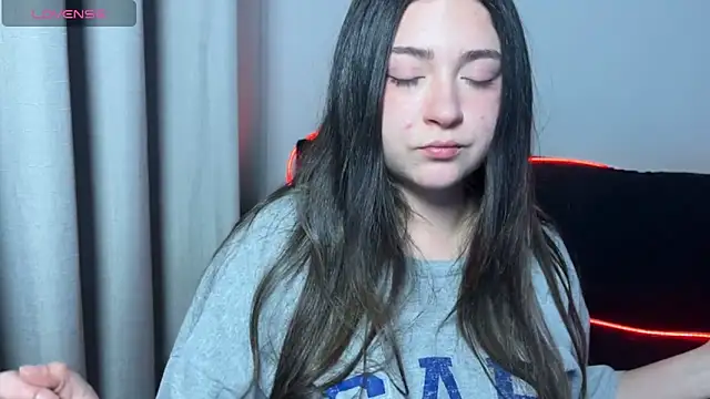 valentinauwu online show from 10-19-25, 01:30